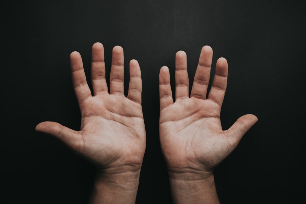 Right Hand Itchy Palm Meaning Superstitions (& Biblical Symbolism) 2025