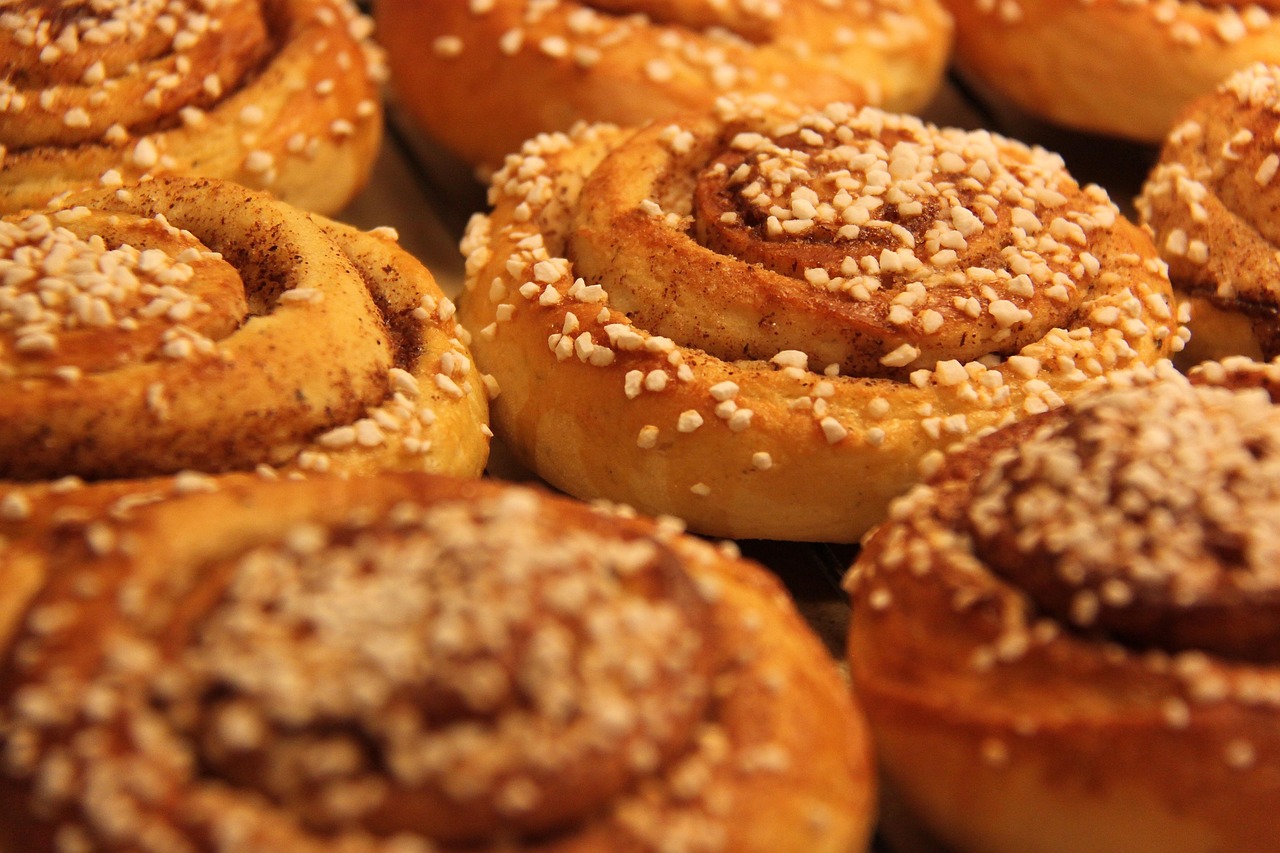 bullar cinnamon powdered sugar coffee vetedeg cinnamon bun good bun cinnamon bun cinnamon bun cinnamon bun cinnamon bun cinnamon bun