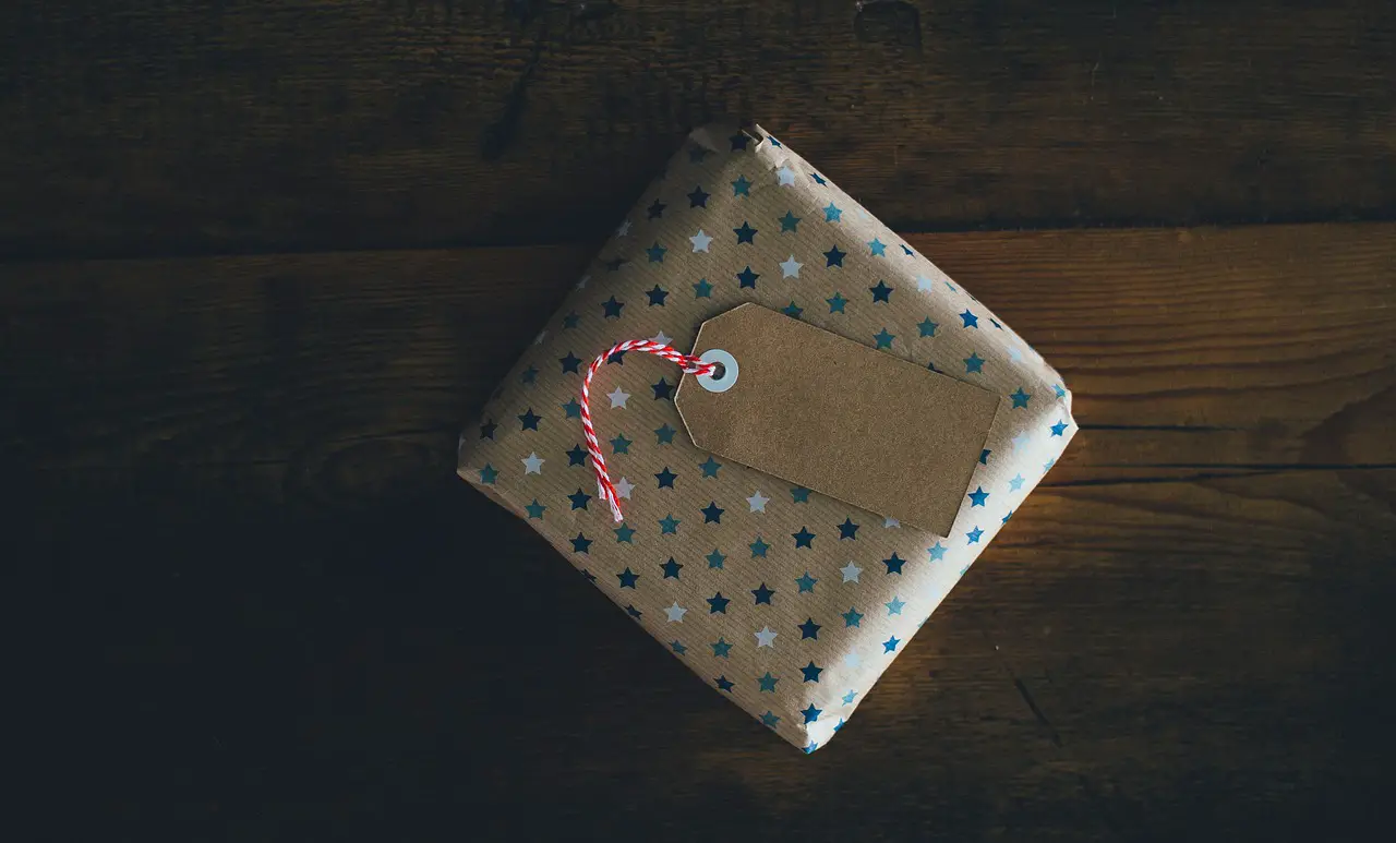 card gift gift wrap tag wrapping paper present birthday gift birthday present gift tag gift card gift gift gift gift gift present gift card
