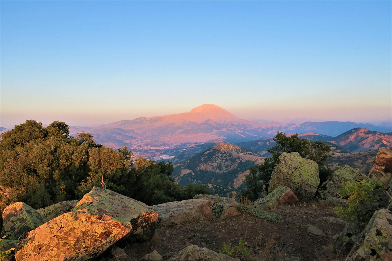 mountain  nature  land  rural  landscape  mountains  sky  sunset  taurus  davraz  evening  view  beautiful  sun  horizon  nature  nature  land  land  taurus  taurus  taurus  taurus  taurus