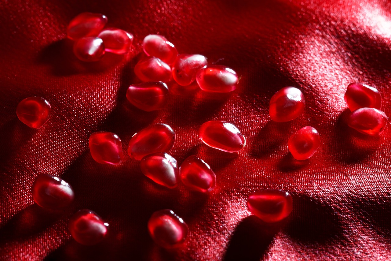 red garnet still life light glare garnet garnet garnet garnet garnet