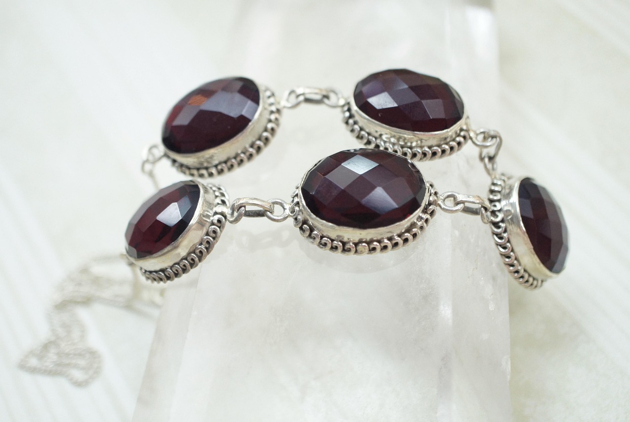 garnet quartz necklace crystal faceted stone setting bezel choker chain handmade silver sterling silver jewelry jewel gemstone gemstones accessory style semiprecious garnet garnet garnet garnet garnet
